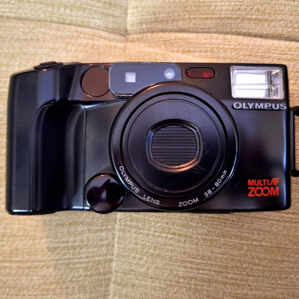 VTG Olympus Infinity Zoom 200 Multi AF 38-80mm Point & Shoot 35mm Film Camera